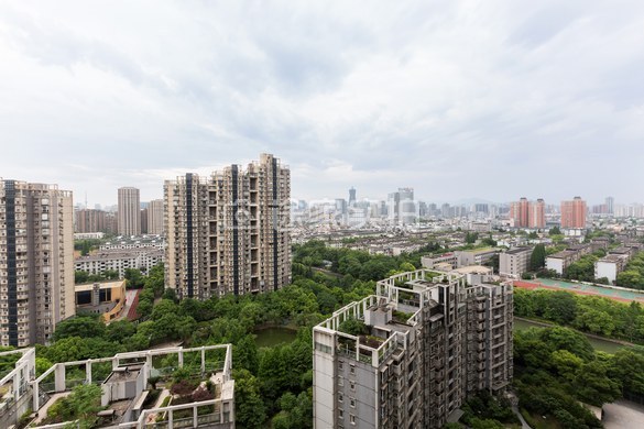 市中心 西湖3.8公里高层地铁口大3房